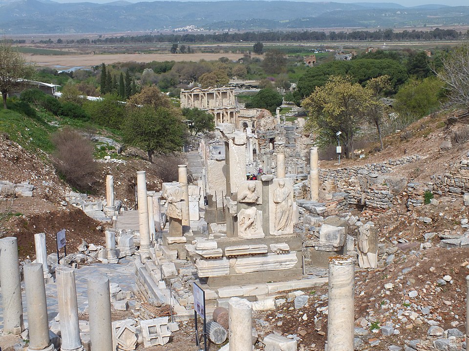 Efes Antik Kenti
Efes nerede 
kuretler caddesi